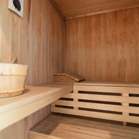 In With Heated Pool, Cleaning Included Nyaraló
